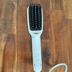 Monat Straightening Brush